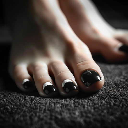 Simple DIY Black and White Toe Nail Art at Home